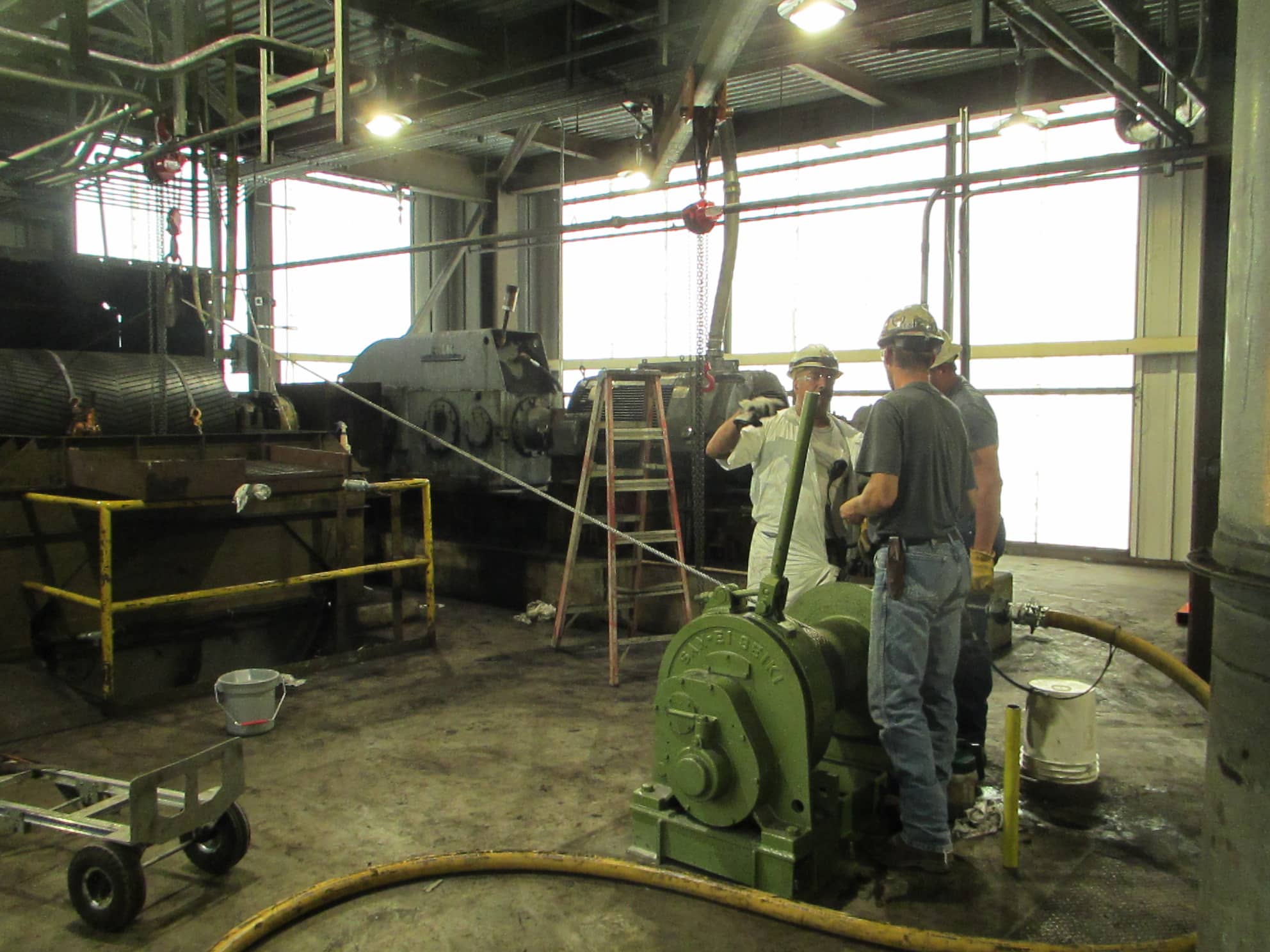 Air winch conveyor belt splicing